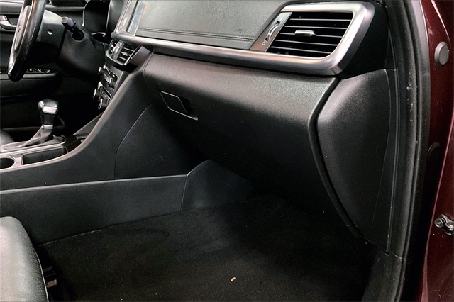 Vehicle image 15 of 32