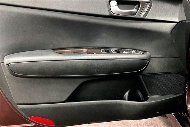 Vehicle image 22 of 32