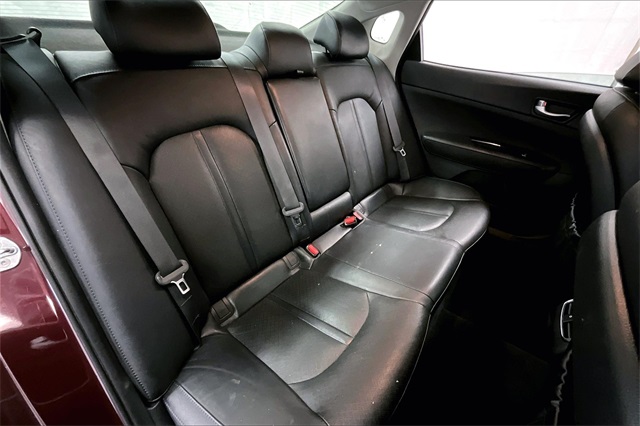 Vehicle image 26 of 32