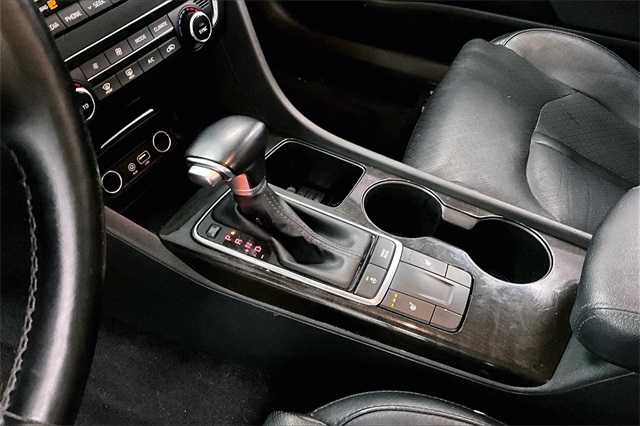 Vehicle image 16 of 32