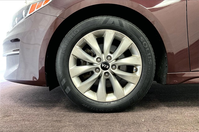 Vehicle image 10 of 32