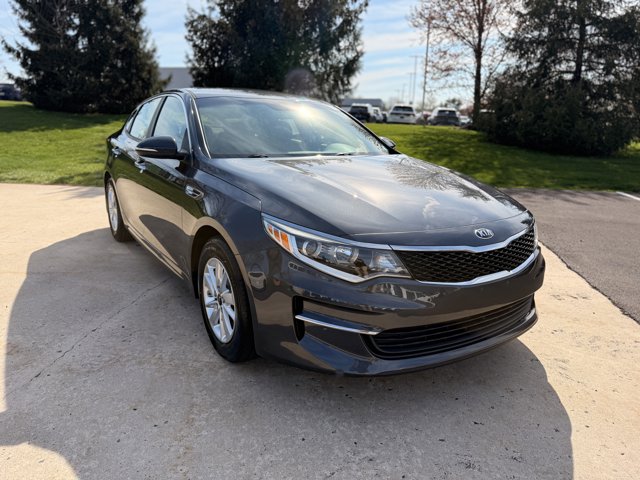 2017 Kia Optima LX Image 2 of 28