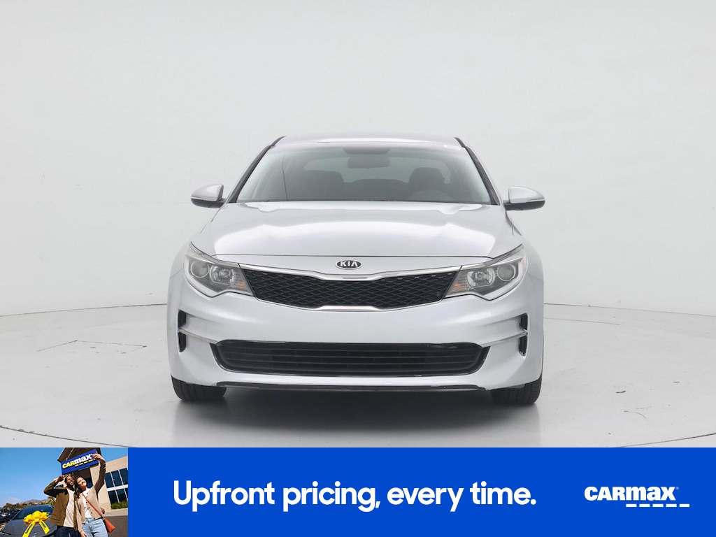 2017 Kia Optima LX Image 2 of 24
