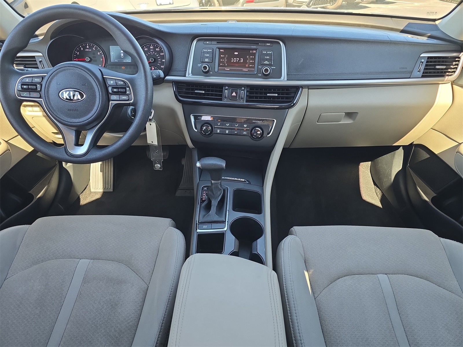 2017 Kia Optima LX Image 10 of 25