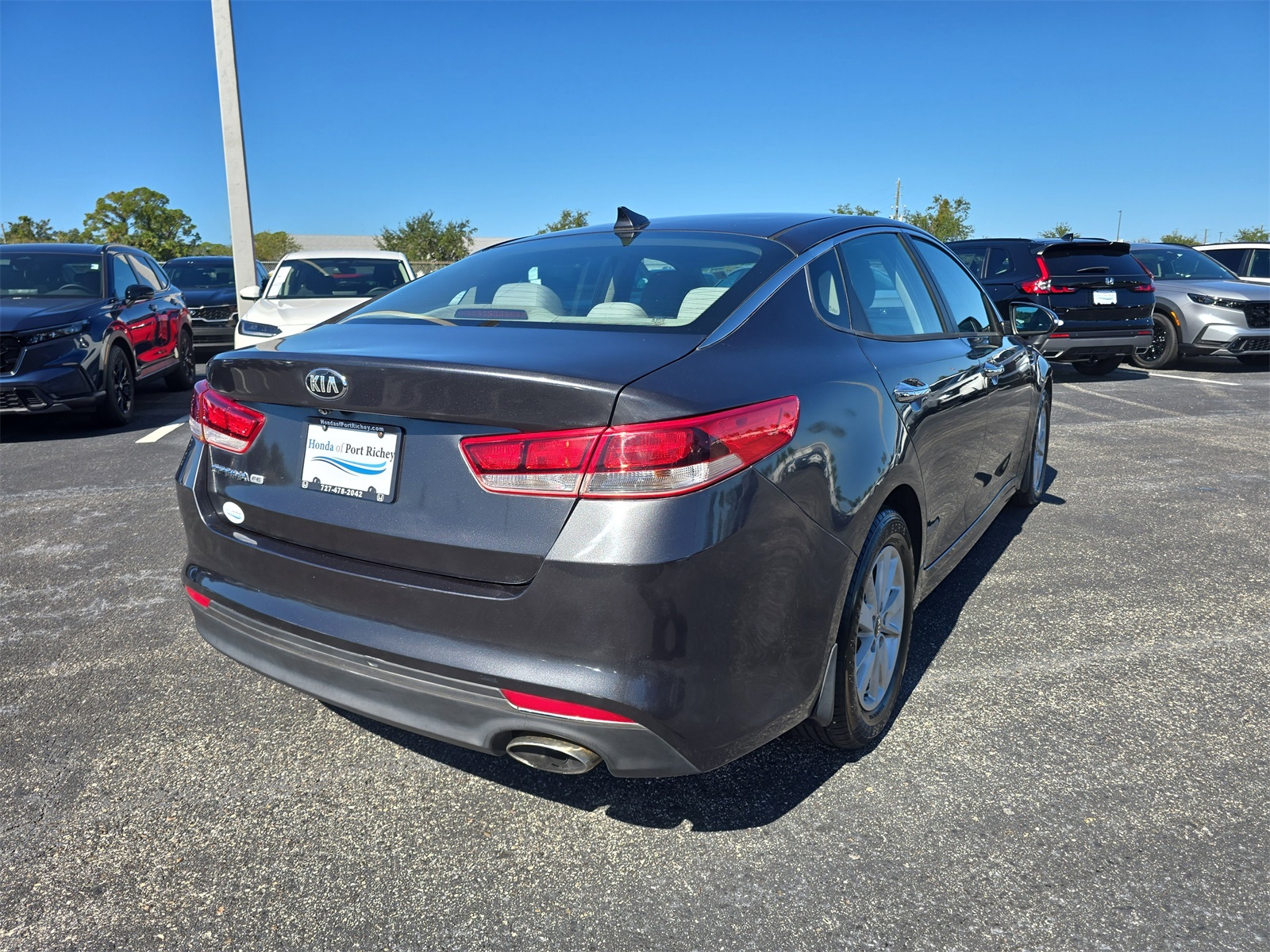 2017 Kia Optima LX Image 4 of 25