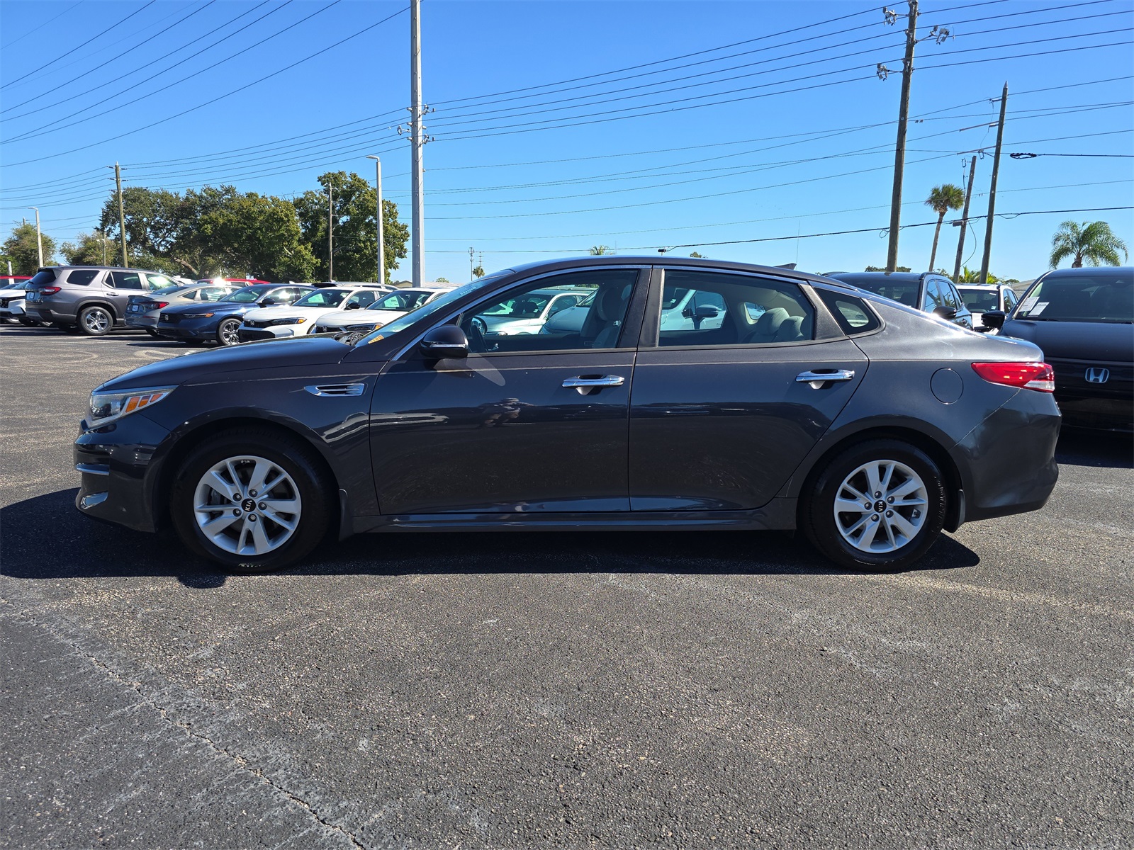 2017 Kia Optima LX Image 6 of 25