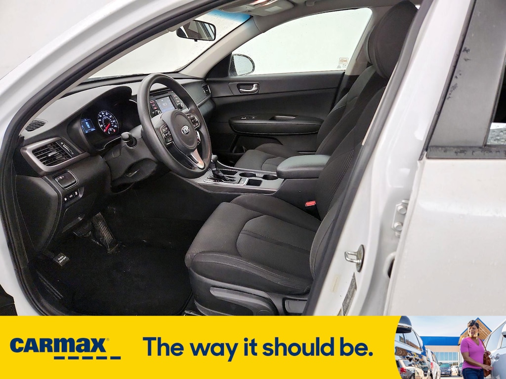 Vehicle image 14 of 32