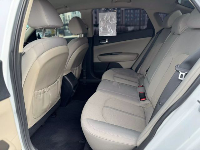 Vehicle image 9 of 16