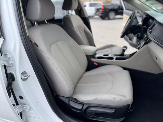 Vehicle image 11 of 16