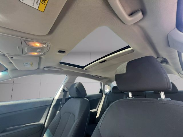 Vehicle image 18 of 25