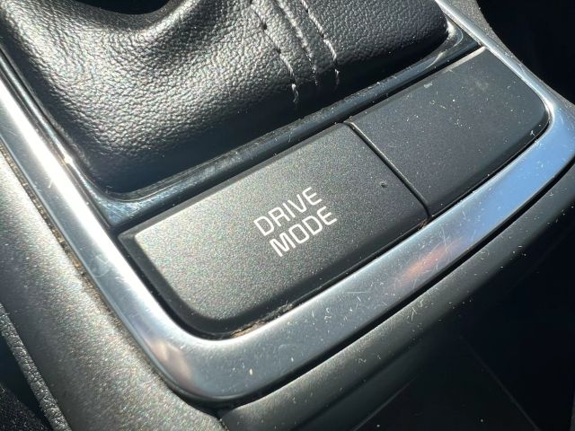 Vehicle image 21 of 25