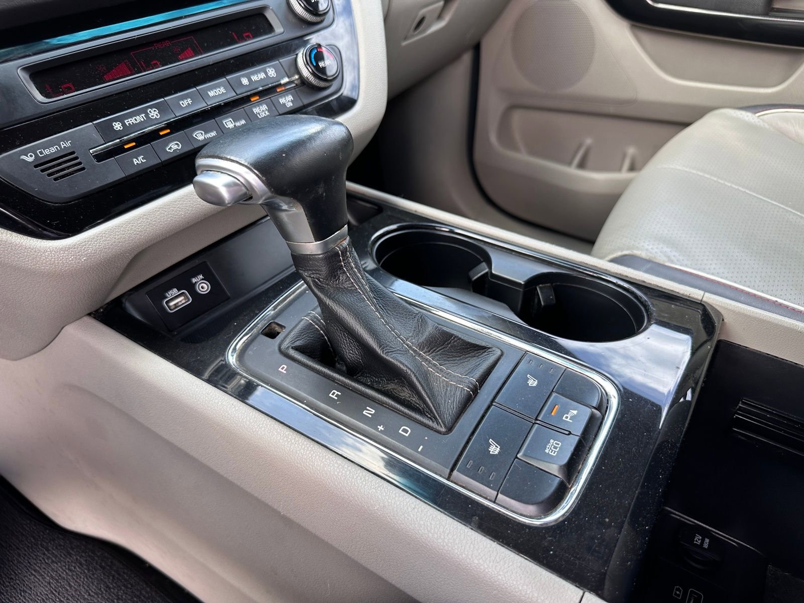 Vehicle image 13 of 21