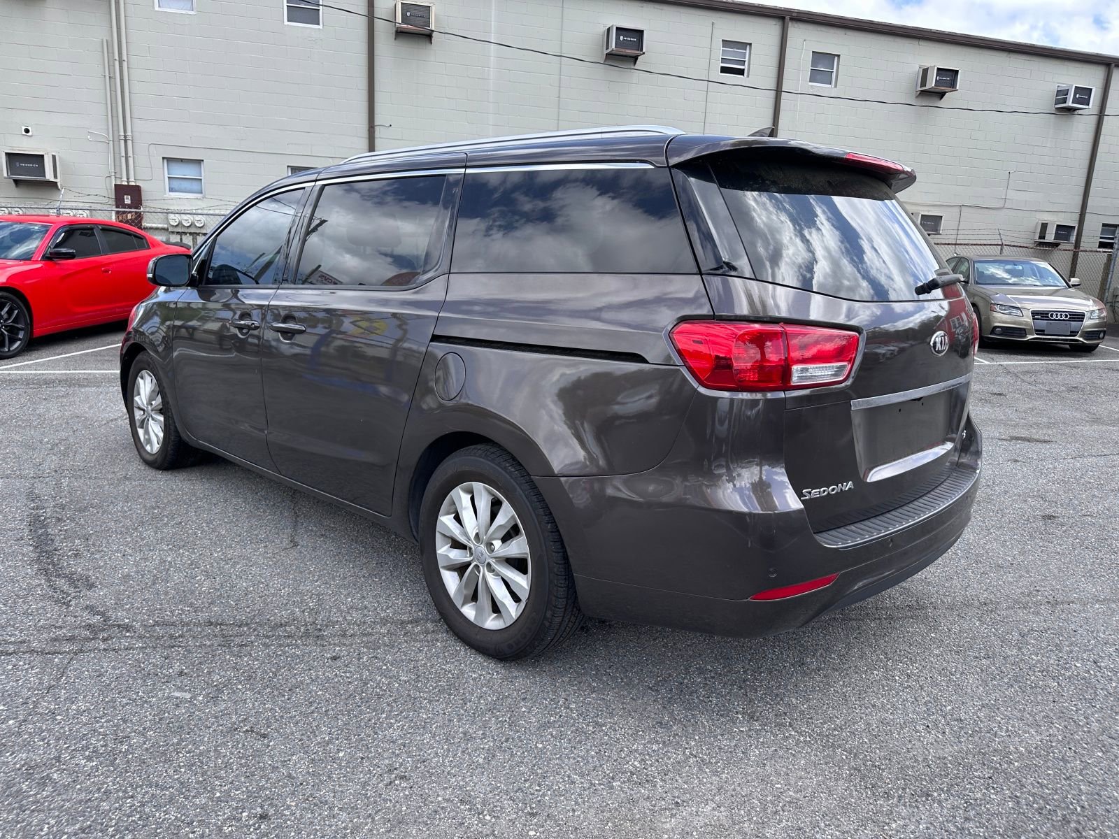 Vehicle image 7 of 21