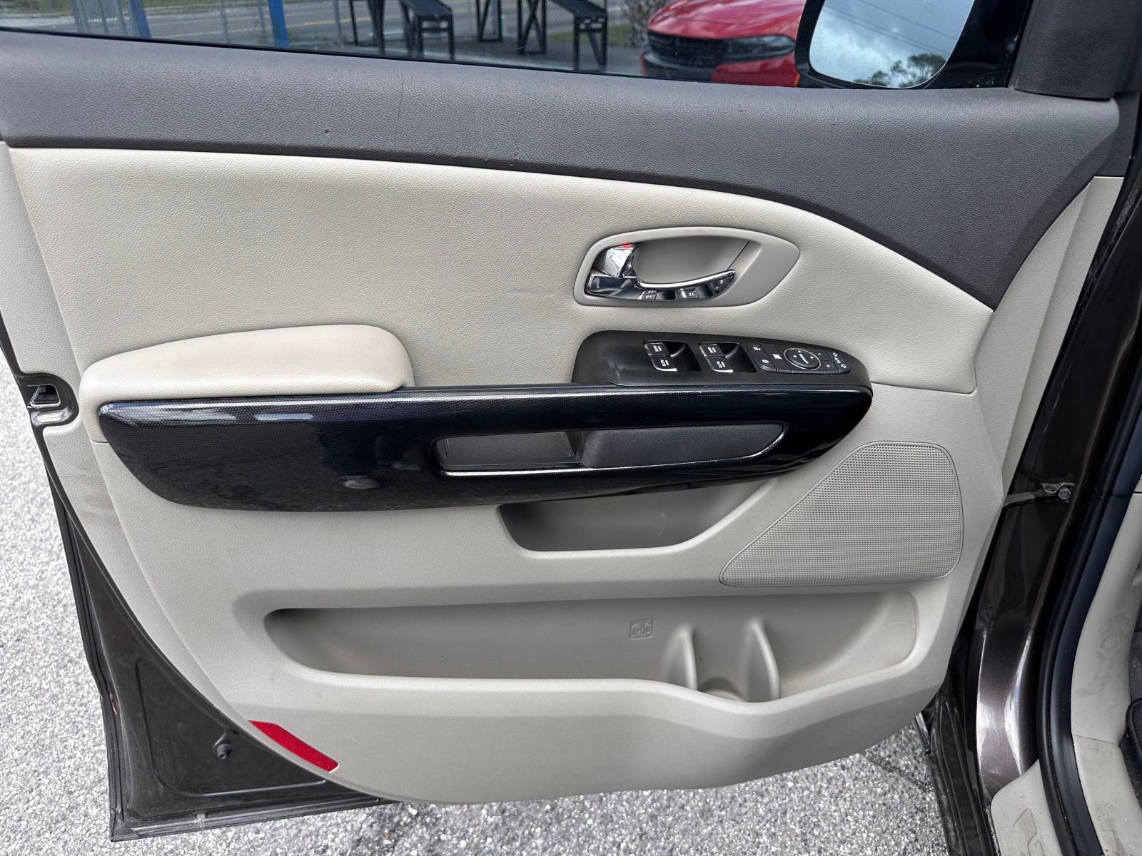 Vehicle image 9 of 21