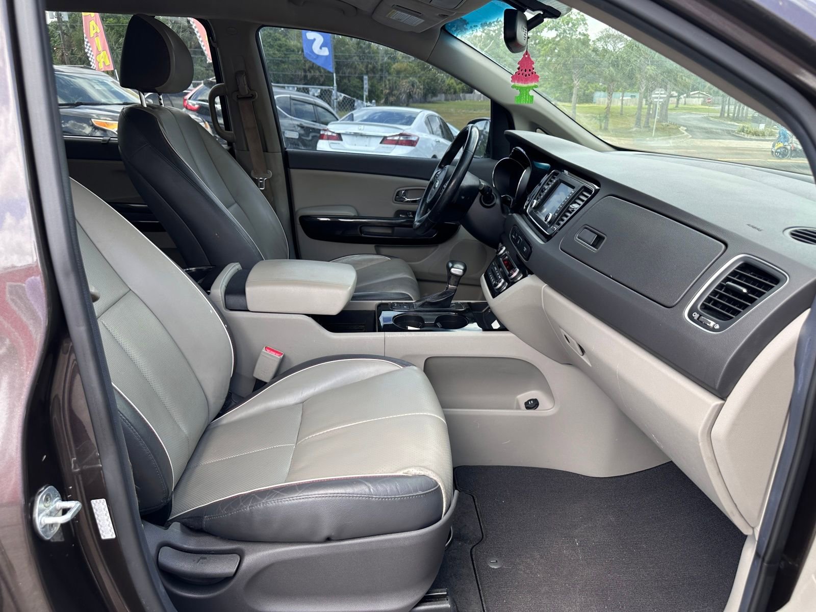 Vehicle image 18 of 21