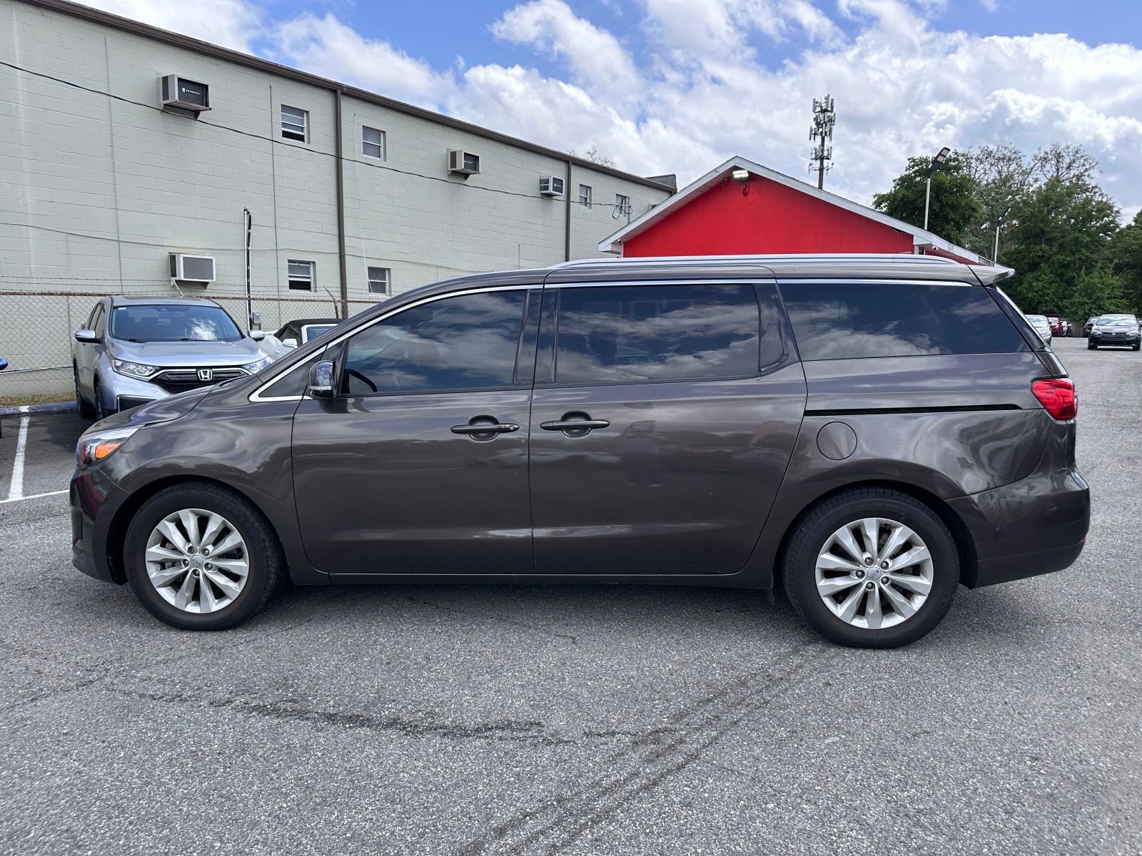 Vehicle image 8 of 21