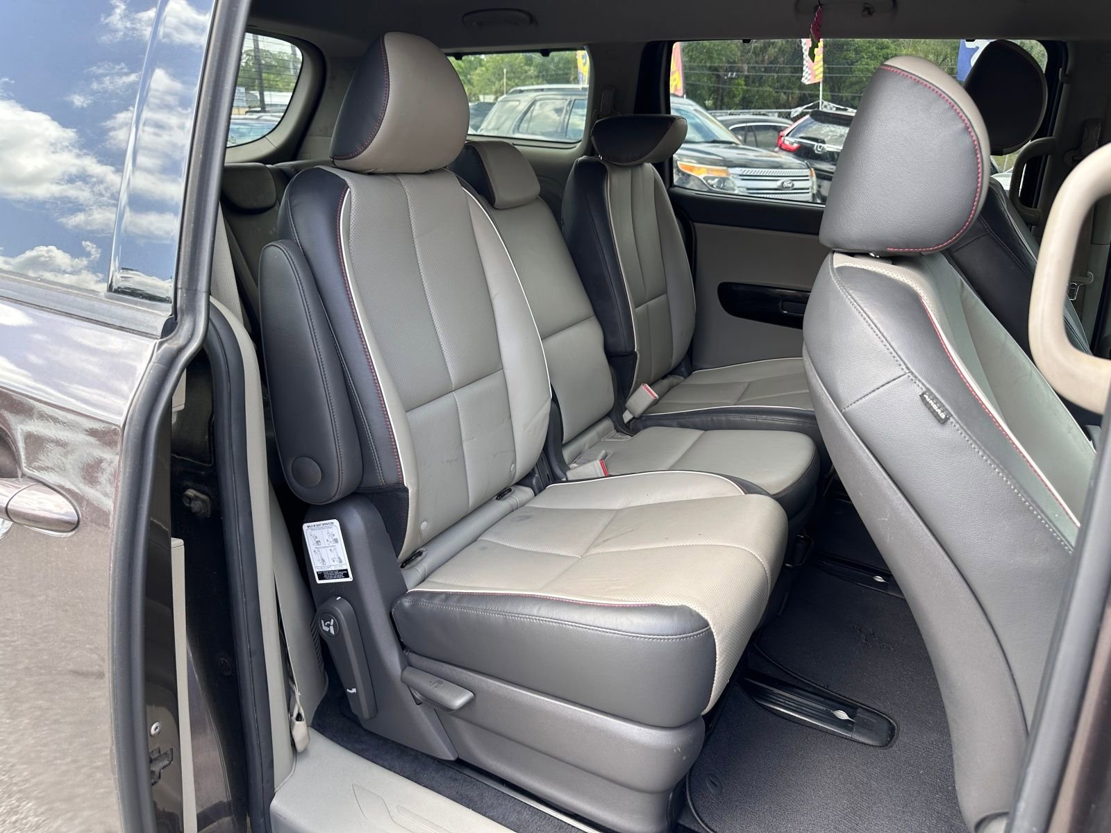 Vehicle image 17 of 21