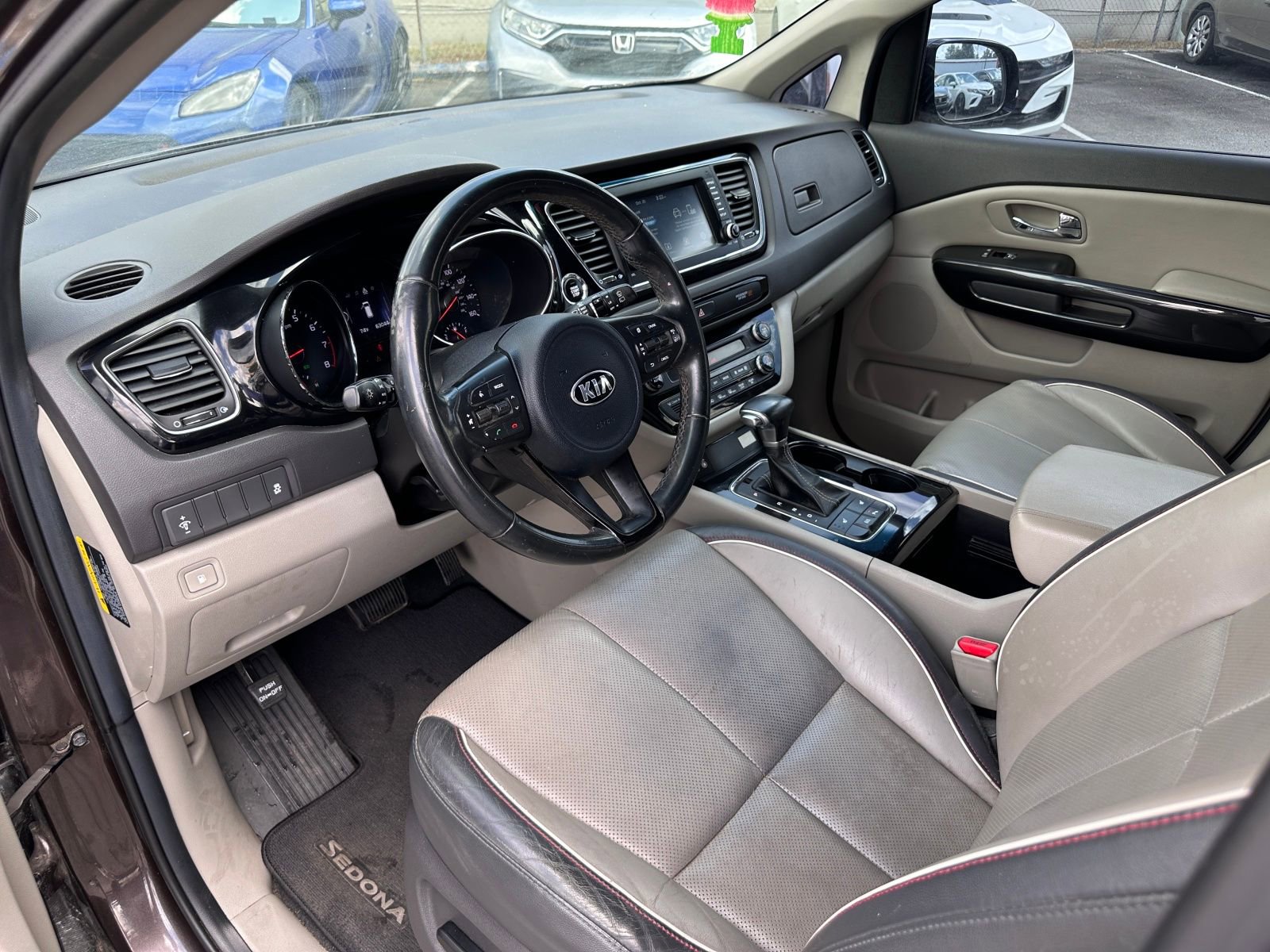 Vehicle image 10 of 21