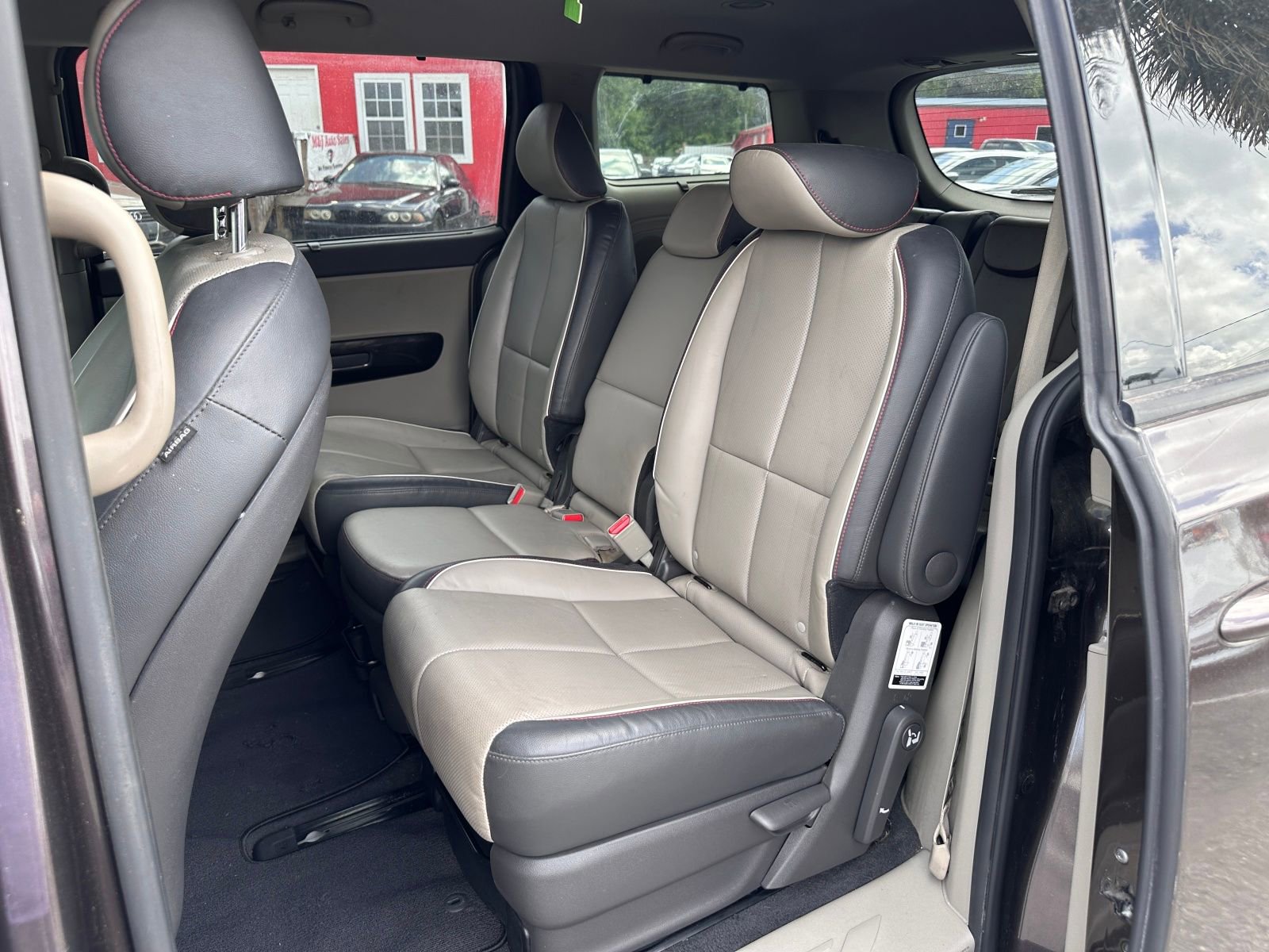 Vehicle image 15 of 21