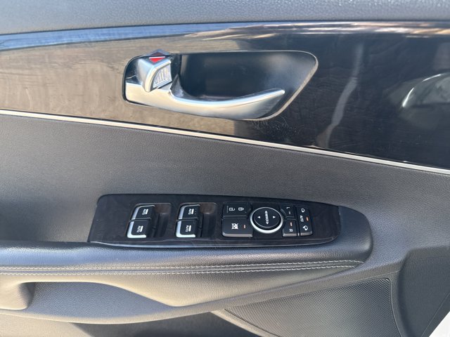Vehicle image 18 of 30