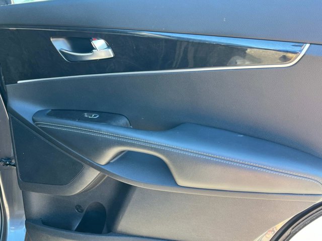 Vehicle image 27 of 37