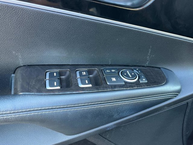 Vehicle image 30 of 37