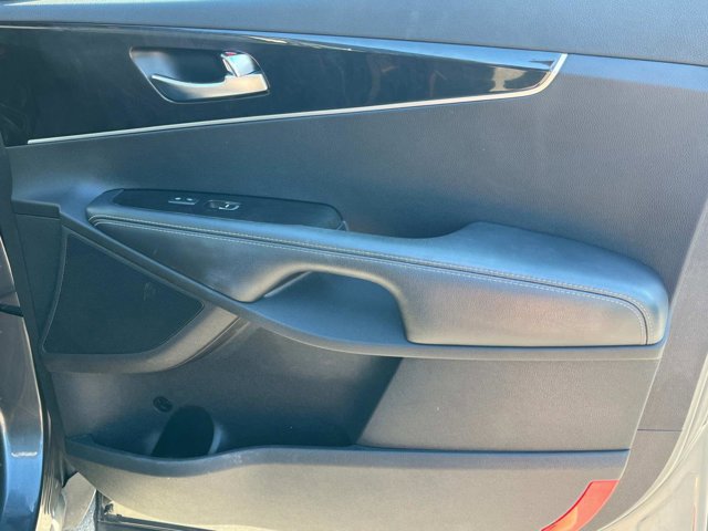 Vehicle image 26 of 37