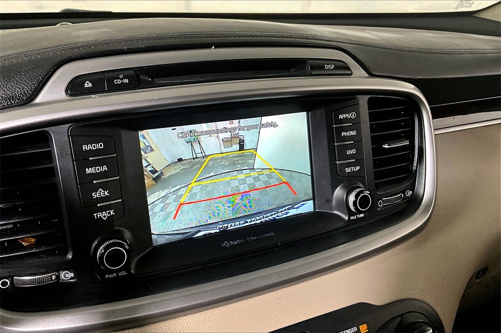 Vehicle image 22 of 33