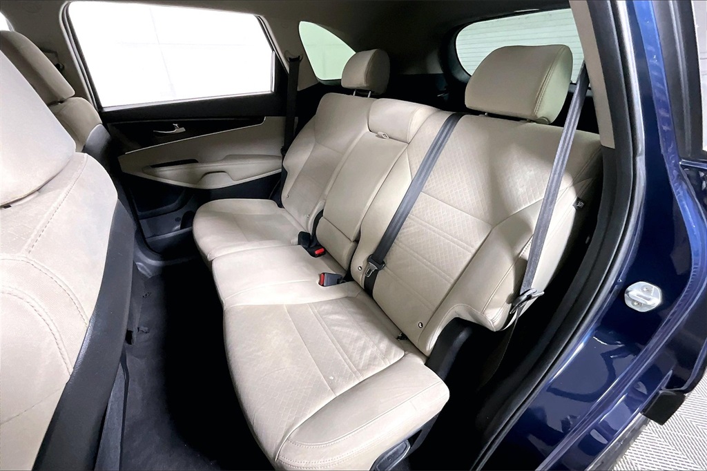 Vehicle image 12 of 33