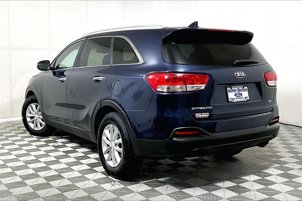 Vehicle image 6 of 33