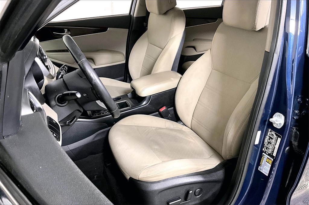 Vehicle image 13 of 33