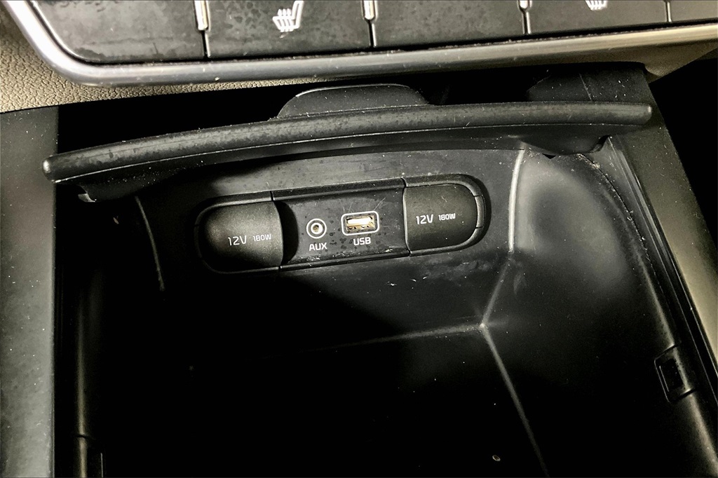 Vehicle image 27 of 33