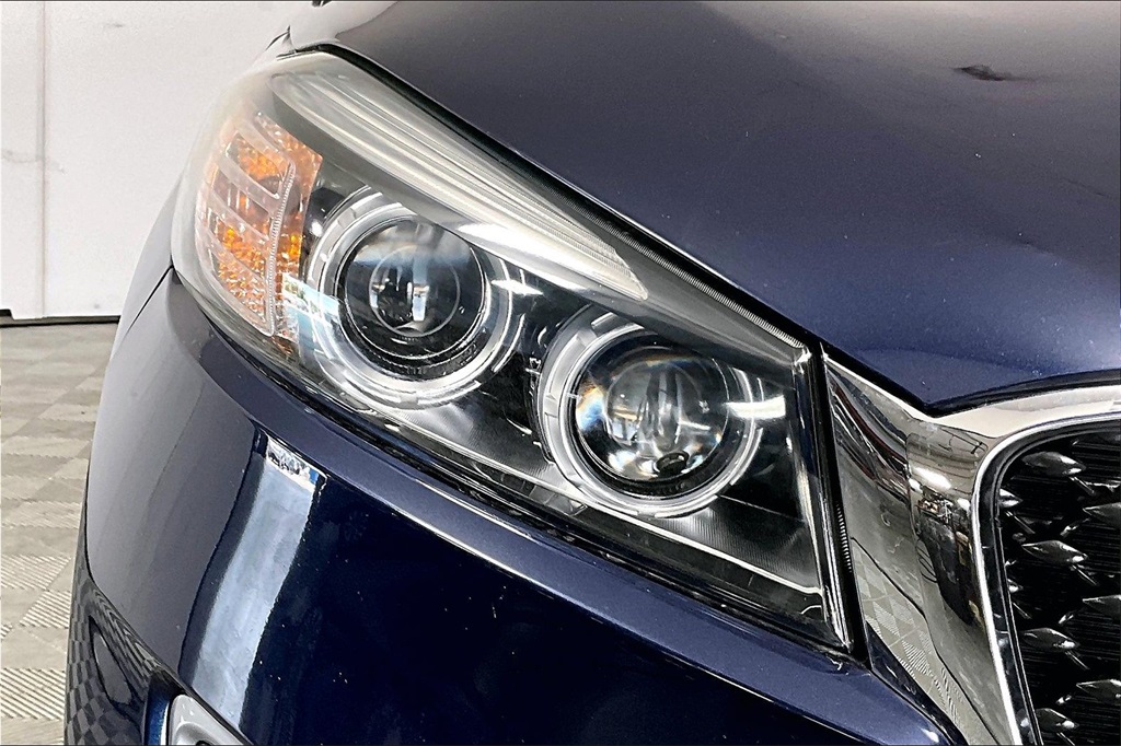 Vehicle image 25 of 33