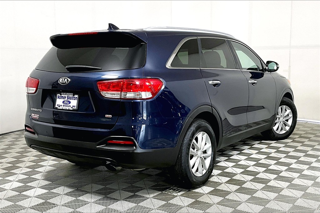 Vehicle image 4 of 33