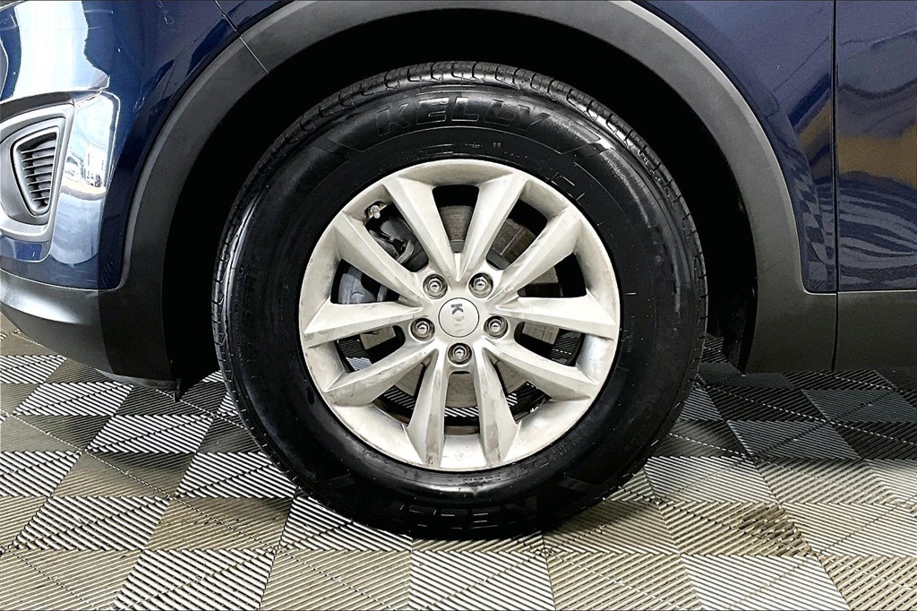 Vehicle image 9 of 33