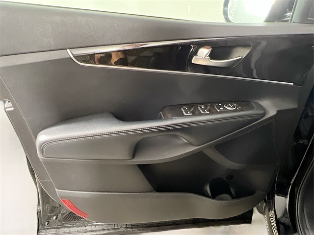 Vehicle image 26 of 36