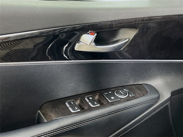 Vehicle image 27 of 36