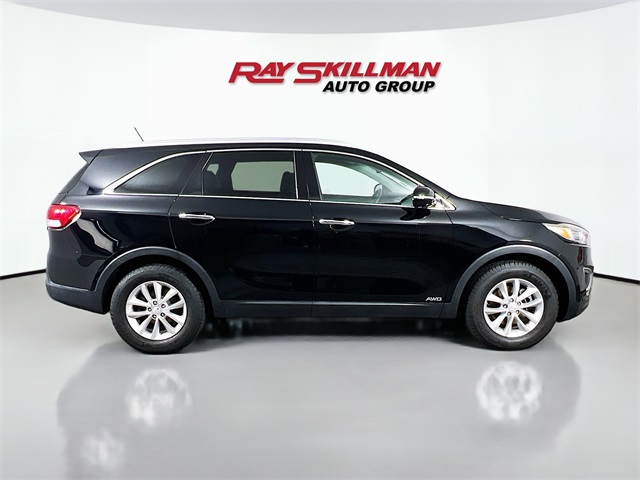 Vehicle image 4 of 36