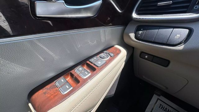 Vehicle image 13 of 33
