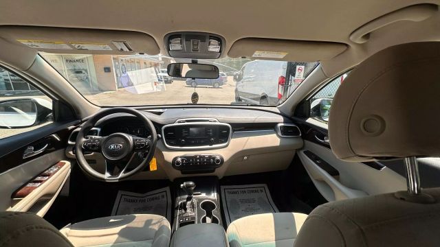 Vehicle image 24 of 33
