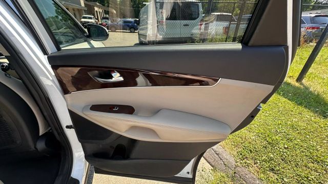 Vehicle image 29 of 33