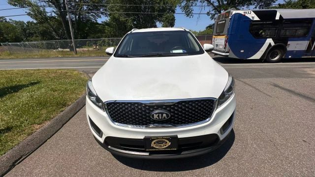 Vehicle image 4 of 33