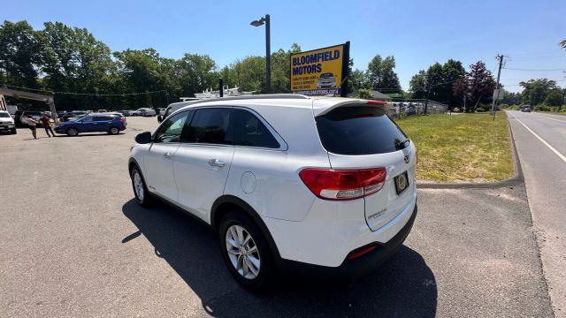 Vehicle image 8 of 33