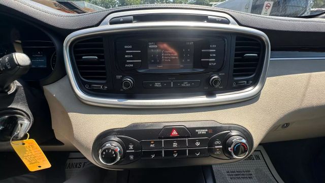 Vehicle image 14 of 33