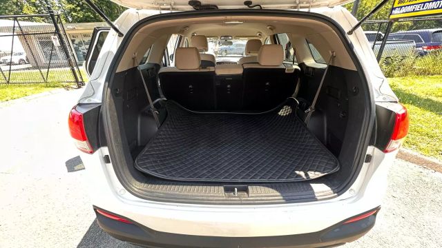 Vehicle image 10 of 33