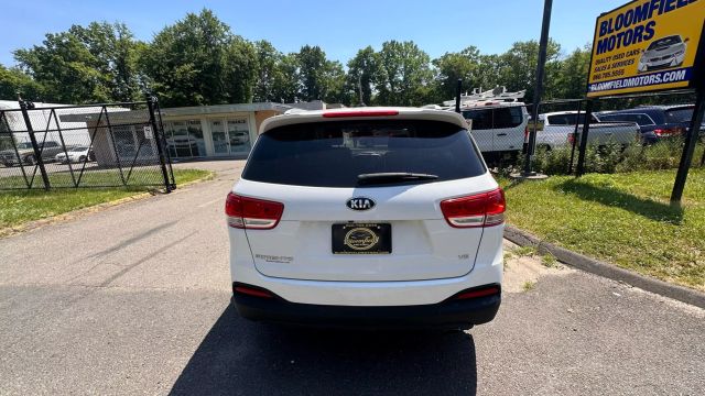 Vehicle image 5 of 33