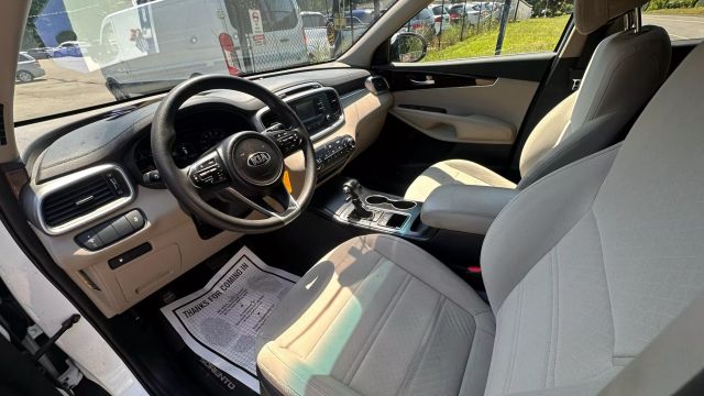 Vehicle image 17 of 33