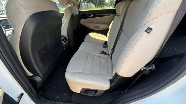 Vehicle image 22 of 33