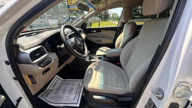 Vehicle image 18 of 33
