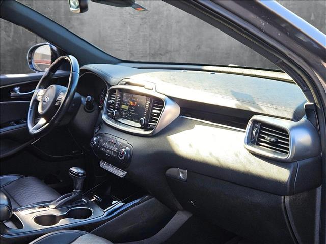 Vehicle image 16 of 17